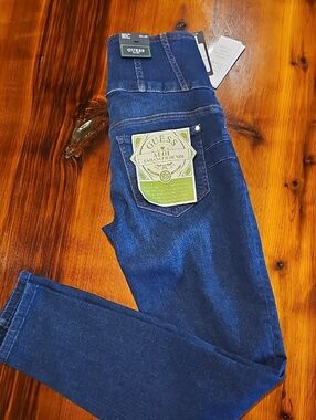 GUESS New With Tags Size 25 Skinny Jeans